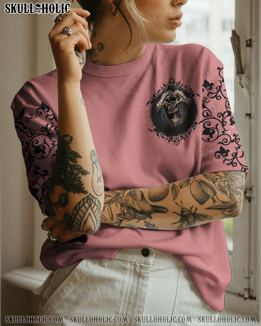 JUST A WOMAN WHO LOVES SKULL AND HAS TATTOOS ALL OVER PRINT – YHHN1612223