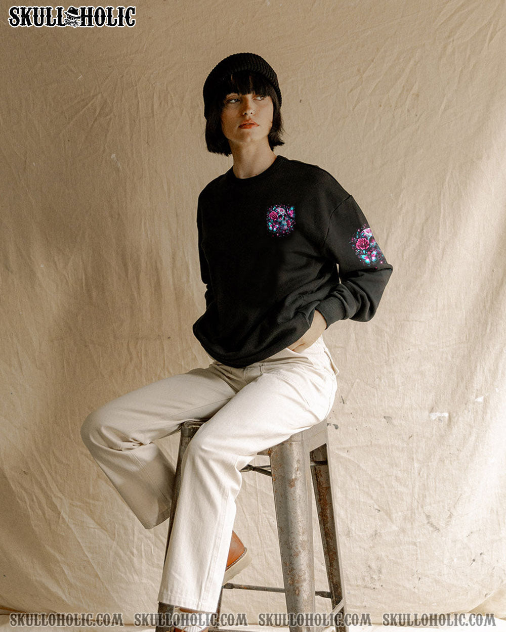 JUST A WOMAN WHO LOVES SKULLS AND HAS TATTOOS ALL OVER PRINT – YHDU0805241